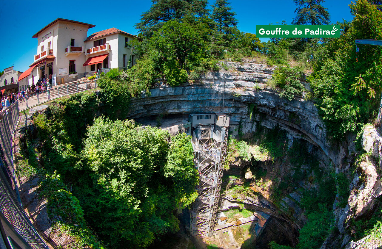 Gouffre de Padirac, indrukwekkende natuurlijke site om te bezoeken nabij de camping.