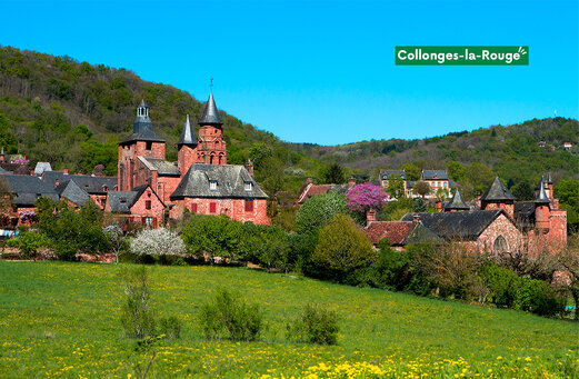 Dorp Collonges-la-Rouge, rode zandstenen huizen, een bezienswaardigheid in de Corrèze.