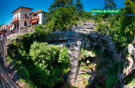 Gouffre de Padirac, natuurwonder met lift, te bezoeken nabij de camping.
