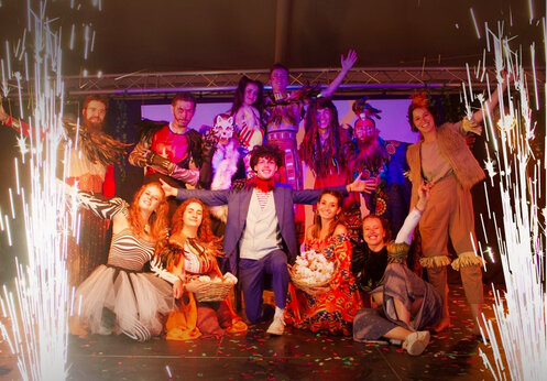 Animatieshow met artiesten en speciale effecten op camping CAPFUN Lac de Ribou in Cholet (49).