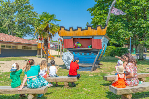 Poppenkastvoorstelling voor kinderen op camping CAPFUN Lac de Ribou in Cholet (49).