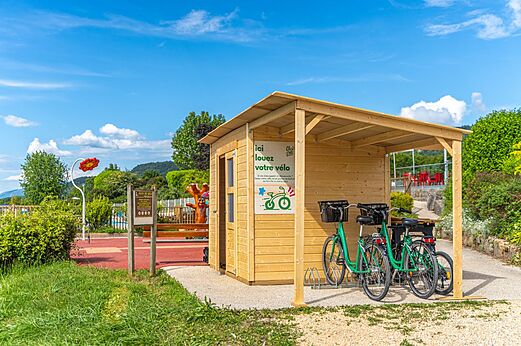 Groene fietsverhuur op camping CLICOCHIC Lac du Lit du Roi.