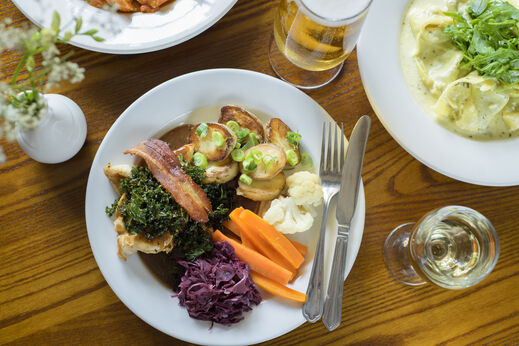 Restaurantmaaltijd op camping CAPFUN UK Lakeview Manor in Dunkeswell.