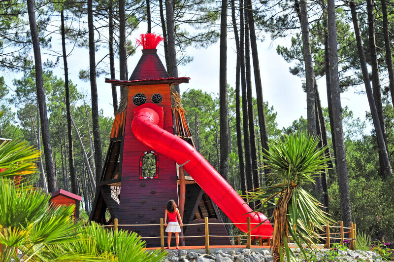 Carabouille Speeltuin - Thematische speelstructuur, glijbaan, op camping CAPFUN Landisland in Moliets-et-Maa (40).
