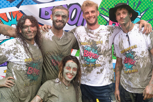 Mudcamp animatie: modderige groep op camping CAPFUN Landisland in Moliets-et-Maa (40).