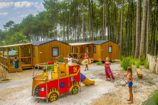 Speeltuin, stacaravans op camping CAPFUN Landisland in Moliets-et-Maa (40).