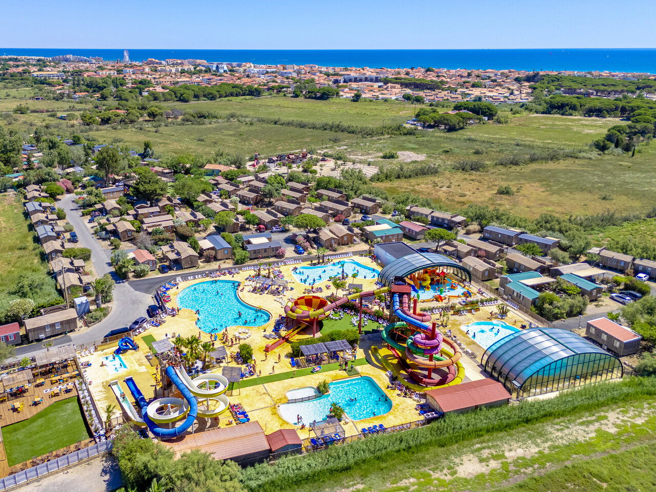 Zwembaden, glijbanen, stacaravans op camping CAPFUN Las Bousigues in Le Barcar�s (66).