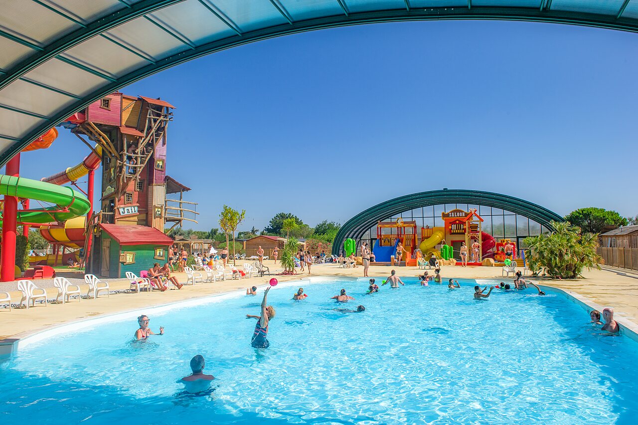 Zwembad, glijbanen en waterspelen op CAPFUN Las Bousigues, Le Barcar�s (66).
