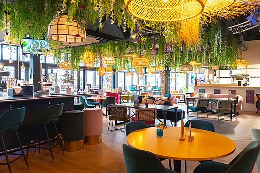 Modern restaurant en bar op camping VAGUES OCEANES Les Iles te Hudimesnil.