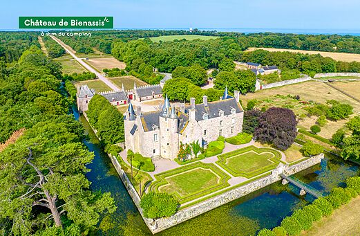 Kasteel van Bienassis, historisch monument te bezoeken nabij de camping in Erquy.