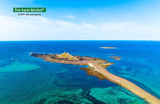 �lot Saint Michel en rotsachtige tombolo, natuurlijke plek nabij Erquy.