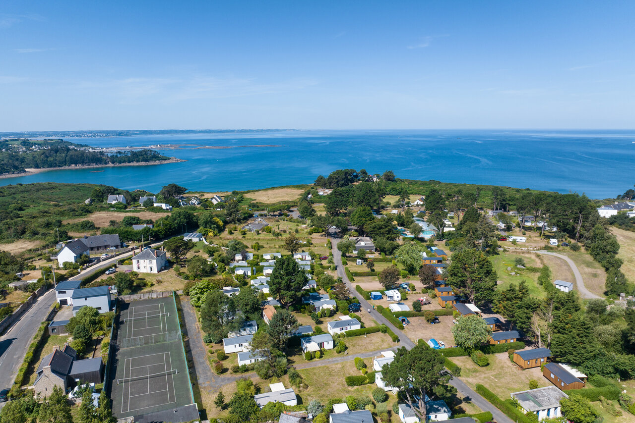 Accommodaties. Op camping CLICOCHIC Les plages de Beg L�guer in Lannion (22).