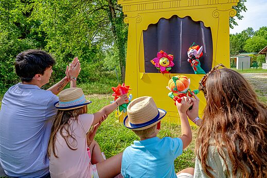 Poppenkast animatie op camping CLICOCHIC Les Secrets de Padirac (46).