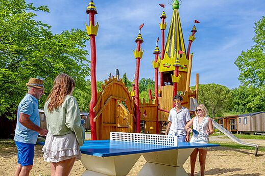 Speeltuin, tafeltennis op camping CLICOCHIC Les Secrets de Padirac.
