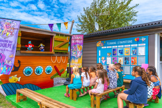 Poppenkastvoorstelling voor kinderen op camping VAGUES OCEANES Licorne in Duinkerke (59).