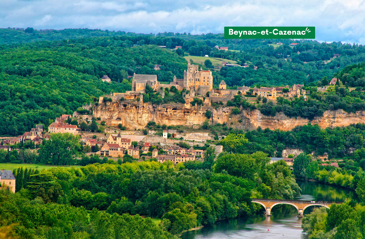 Middeleeuws dorp Beynac-et-Cazenac, kasteel en rivier Dordogne, te bezoeken.