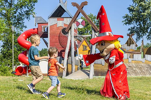 Mascotte, kinderen, speeltuin op camping CAPFUN Lodge in SARZEAU (56).
