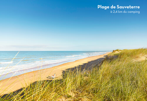 Strand van Sauveterre, uitgestrekte zandstrand en duinen nabij Les Sables d'Olonne.