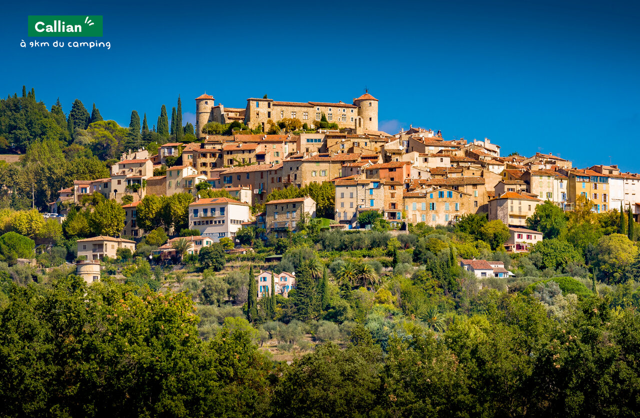 Hooggelegen dorp Callian, charmante plek om te bezoeken in de Provence, Var.