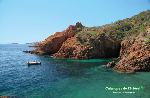 Calanques de l'Est�rel, rotsachtig kustlandschap en turquoise zee nabij Fr�jus.