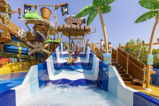 Waterglijbanen en piraten speeltuin op camping CAPFUN Lou Puntaou in LEON (40).