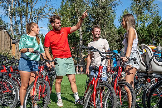 Rode fietsen te huur voor tochten op camping CAPFUN Lou Village in Vendres (34).