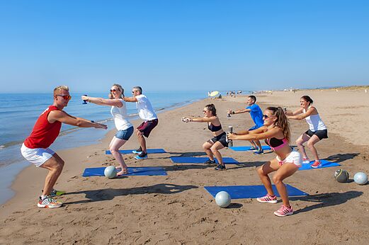 Fitness op het strand van camping CAPFUN Lou Village in Vendres (34).