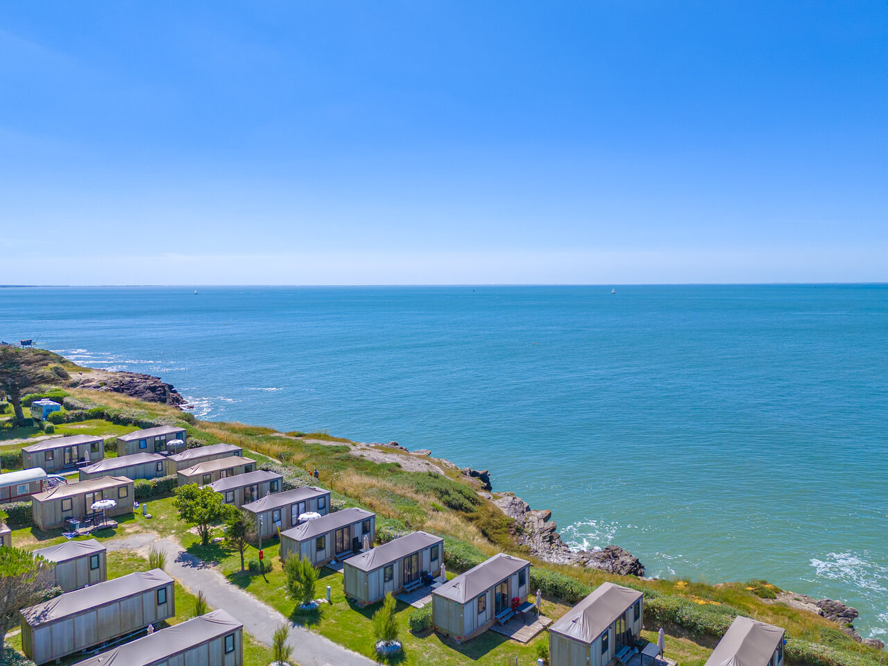 Moderne Mobil-homes aan zee, panoramisch uitzicht, camping CAPFUN Madrague in PORNIC (44).