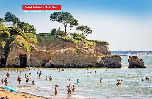 Gohaud strand in Saint-Michel-Chef-Chef, zwemmen en rotsachtige kliffen in Loire-Atlantique.
