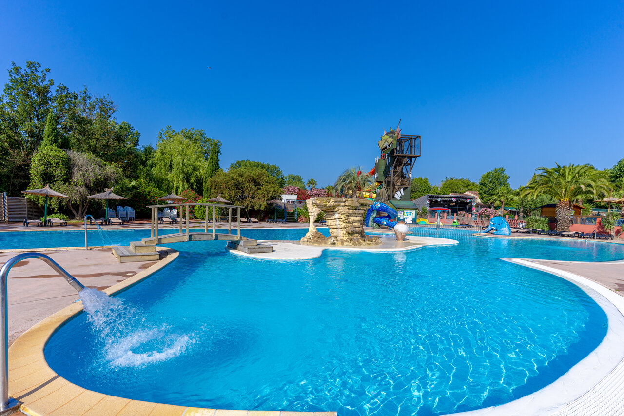 Buitenzwembad, waterglijbaan op camping CAPFUN Mael, ARGELES SUR MER (66).