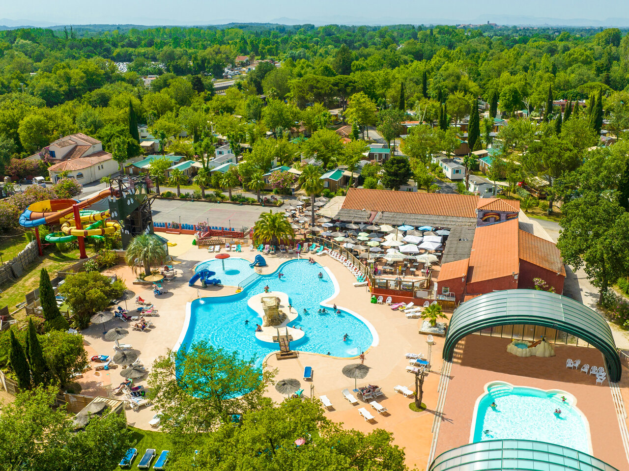 Waterpark, zwembaden, glijbanen en Mobil-homes op CAPFUN Mael camping ARGELES SUR MER (66).