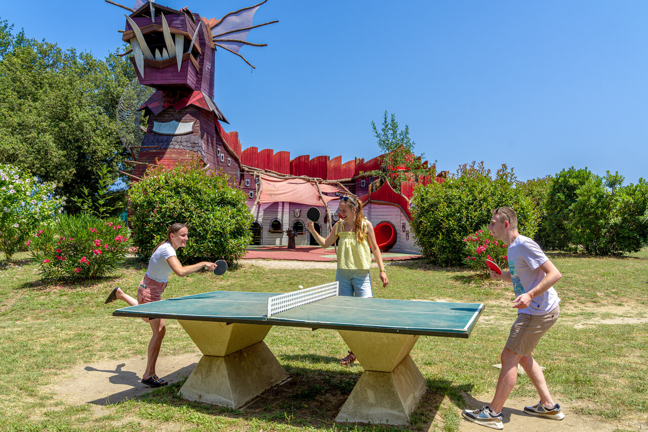 Tafeltennis en drakenstructuur op camping CAPFUN Mael in ARGELES SUR MER (66).
