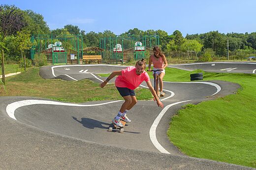 Pumptrack en multisportterrein op camping CAPFUN Mael in ARGELES SUR MER.