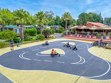 Skartbaan met pedalen, bar, op camping CAPFUN Mael in ARGELES SUR MER (66).
