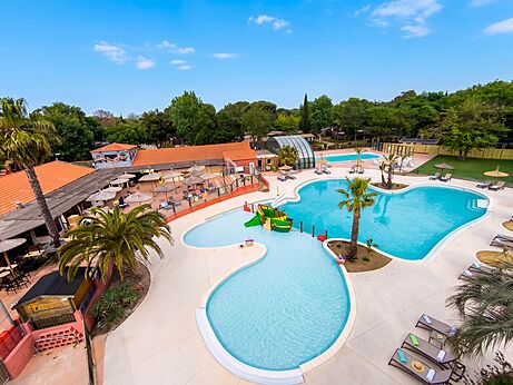 Waterpark met zwembaden en glijbaan op camping CAPFUN Mael in ARGELES SUR MER (66)