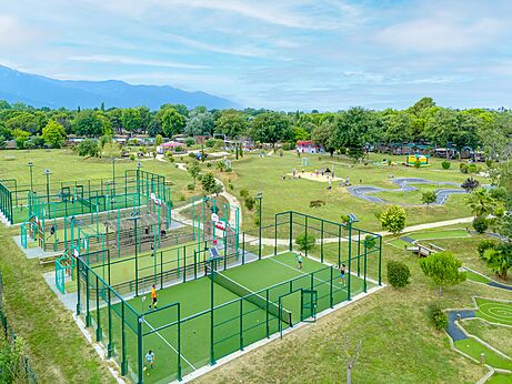Padel- en multisportvelden op camping CAPFUN Mael in ARGELES SUR MER (66).