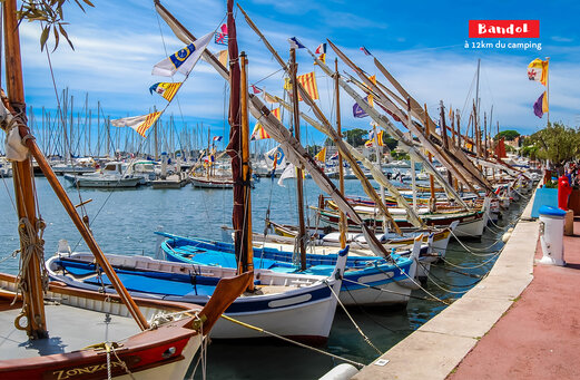 Haven van Bandol met kleurrijke traditionele boten, Var, Provence-Alpes-C�te d'Azur.