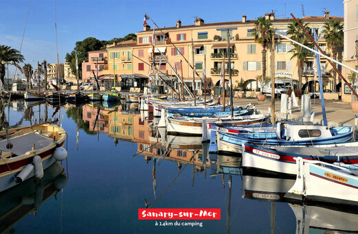 Haven van Sanary-sur-Mer met traditionele boten en kleurrijke gevels, Provence-Alpes-C�te d'Azur.