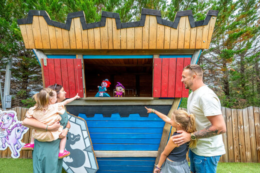 Poppenkastvoorstelling voor kinderen op camping CAPFUN Malissonne in LA CADIERE D'AZUR (83).