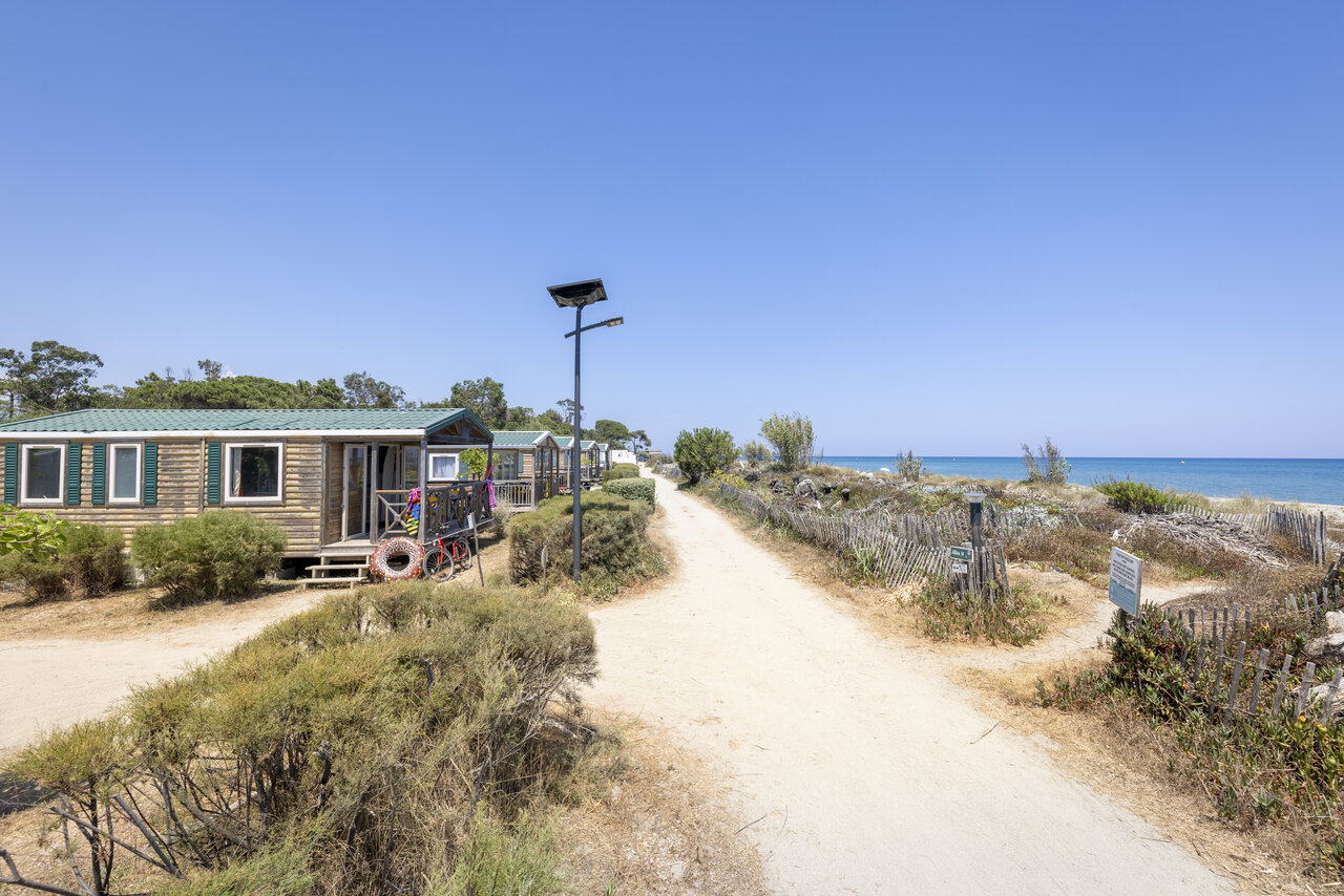 Houten Mobil-homes, strandtoegang. CAPFUN Marina d'Al�ria in Aleria (20).