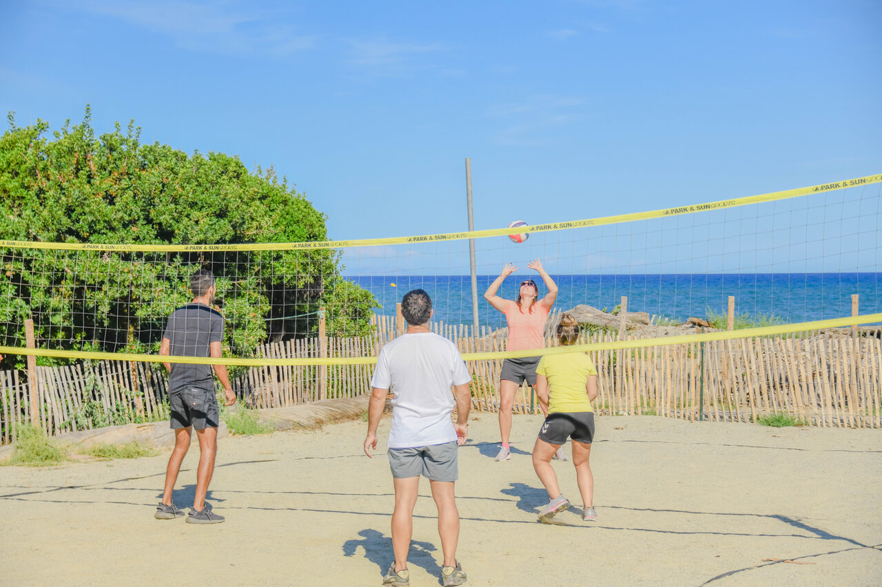Volleybalwedstrijd op camping CAPFUN Marina d'Al�ria in Aleria (20).