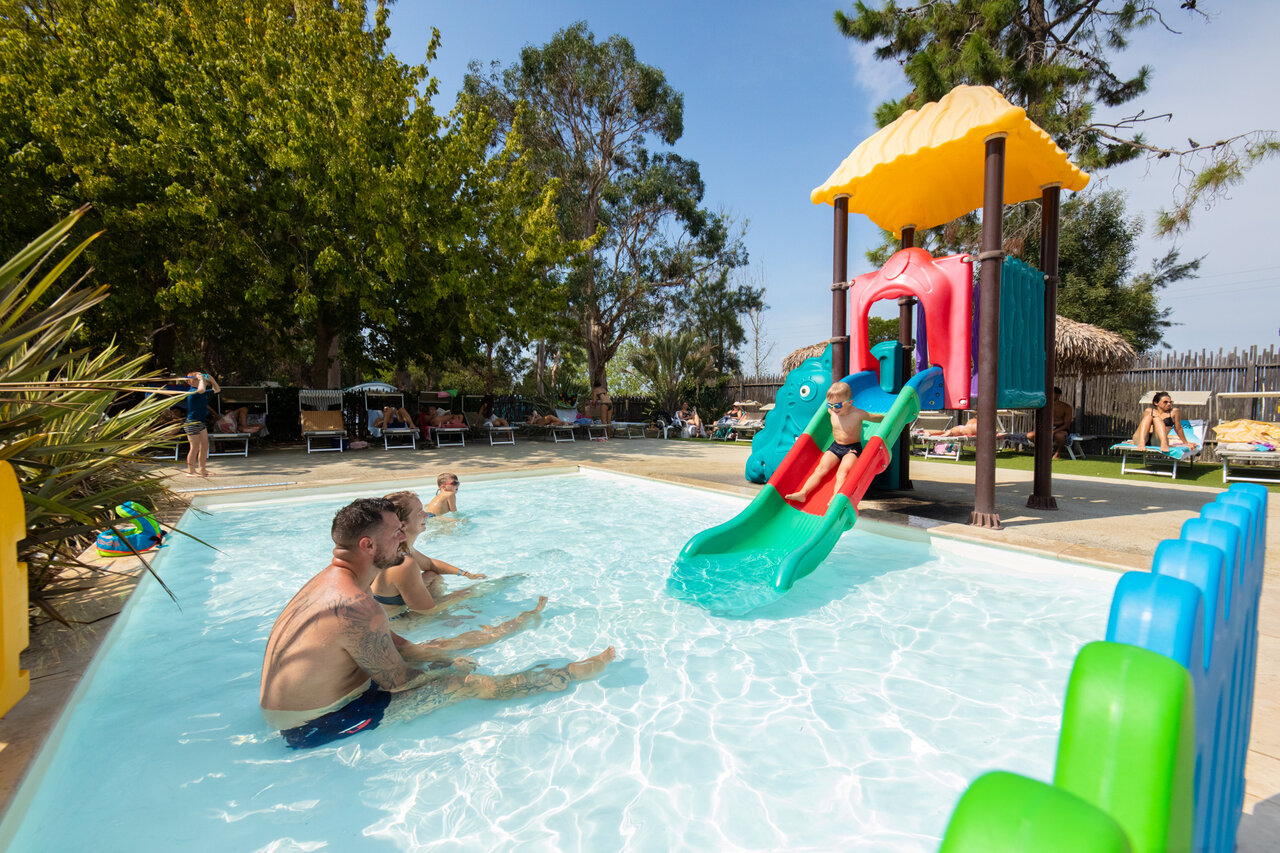 Waterglijbaan en familiezwembad op camping CAPFUN Marina d'Al�ria in Aleria (20).