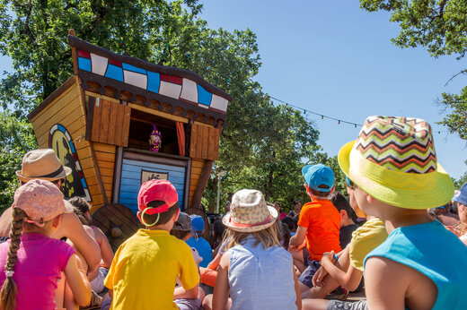 Poppenkastvoorstelling voor kinderen op camping CAPFUN Marina d'Aléria in Aleria.