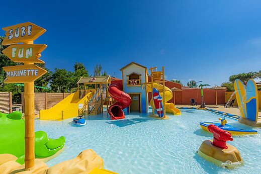 Recreatieve zwembad op camping VAGUES OCEANES Marinette in Ste Marie La Mer (66).