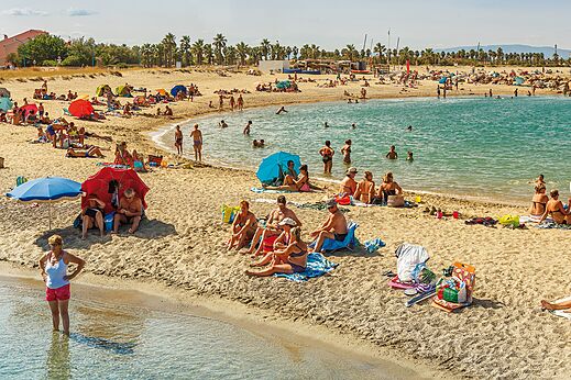 Levendig zandstrand op camping VAGUES OCEANES Marinette in Ste Marie La Mer (66).