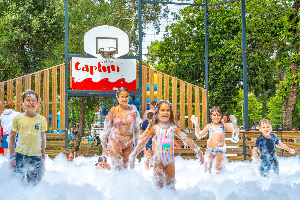 Schuimparty voor kinderen op camping CAPFUN Mer in Labenne-Oc�an (40).