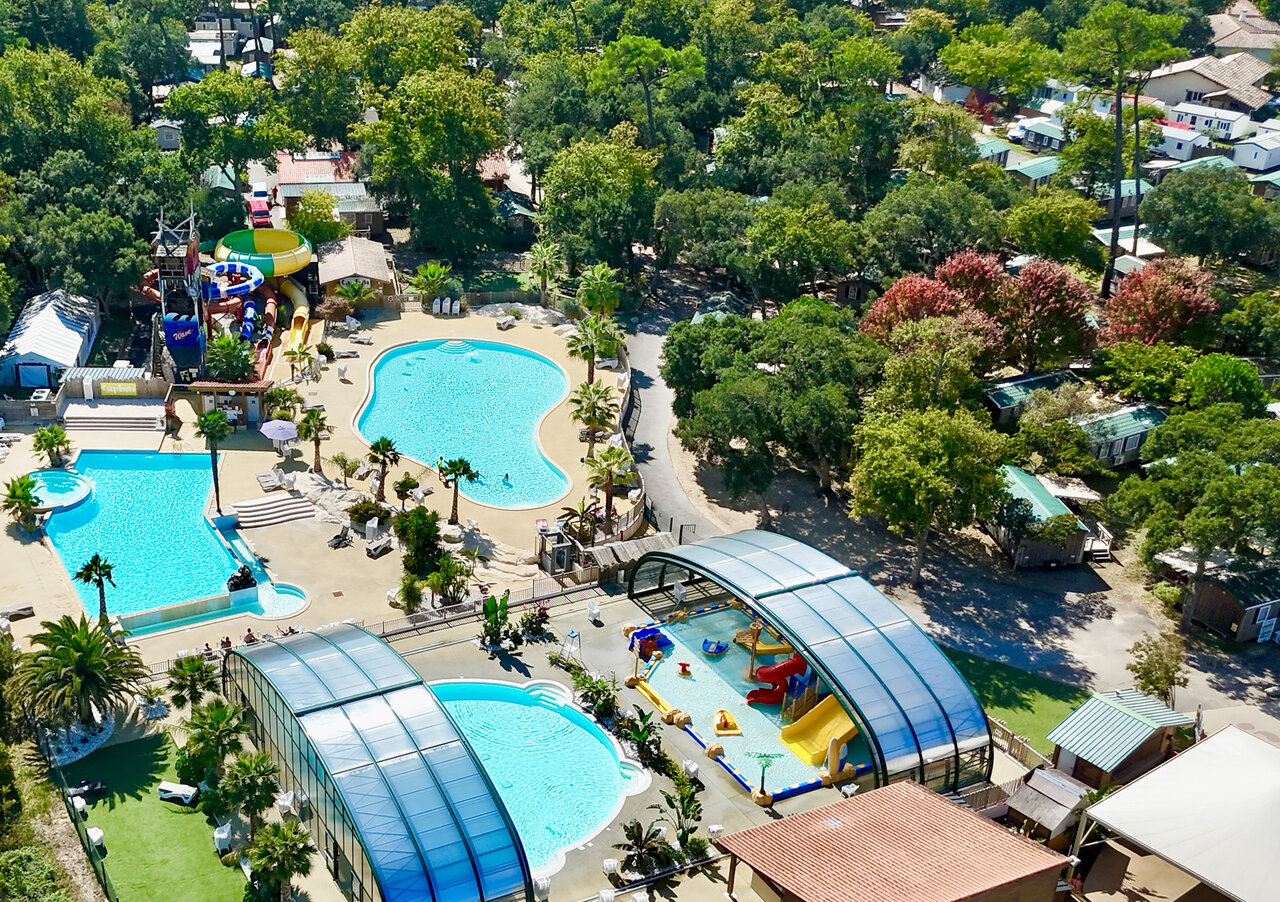 Waterpark met glijbanen, buiten- en binnenzwembaden op camping CAPFUN Mer in Labenne-Oc�an (40).