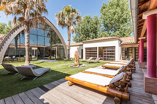 Spa, ligstoelen op camping CAPFUN Mer et Soleil in Cap d'Agde (34).