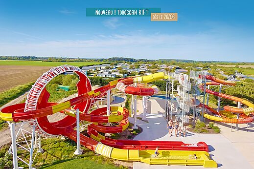 Nieuwe reusachtige waterglijbanen Rift op camping VAGUES OCEANES Micheli�re in Givrand (85).