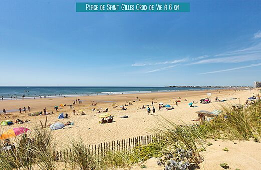 Groot zandstrand in Saint-Gilles-Croix-de-Vie, Vendée.